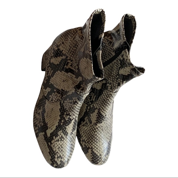 TIME AND TRU SNAKE PRINT BOOTS, SIZE 7.5 - Picture 5 of 14